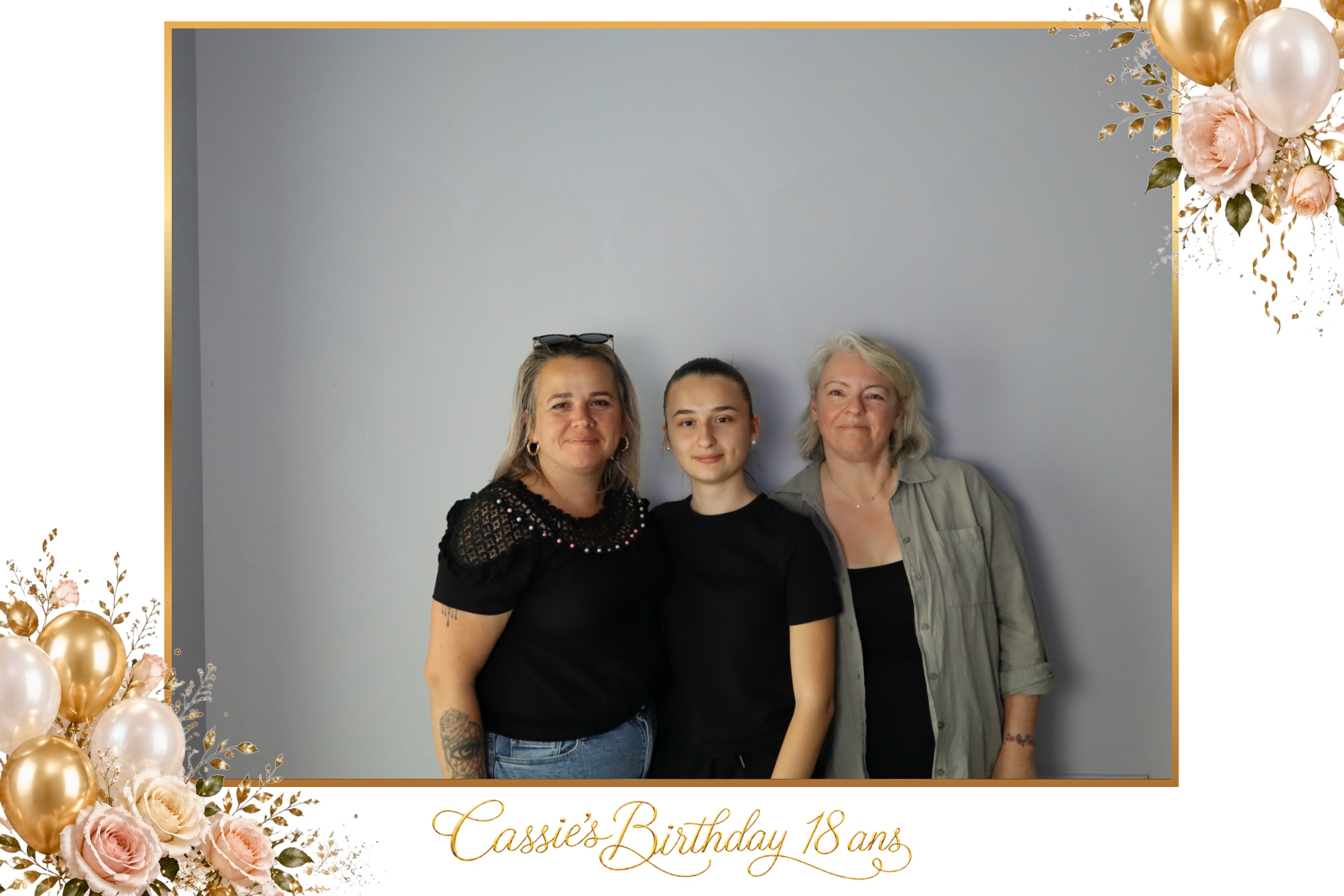 Photo souvenir des 18 ans de Cassie avec Estelle Photobooth